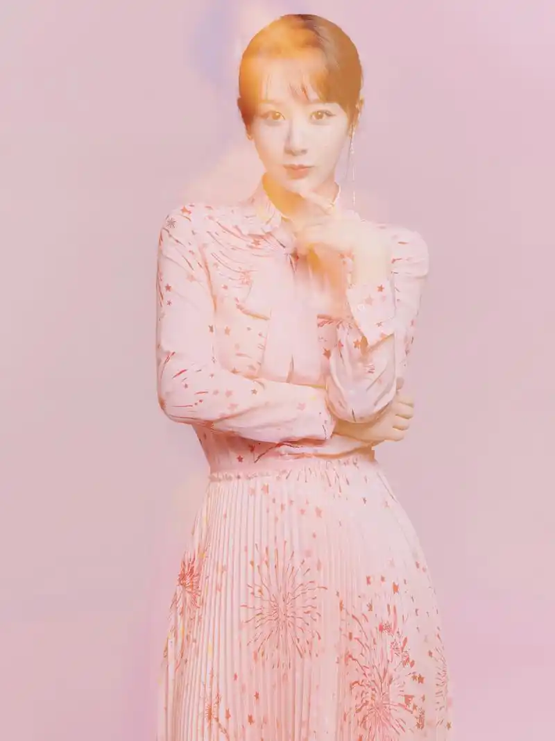 青年演员杨紫受邀出席"百花迎春——2020中国文学艺术界春节大联欢"