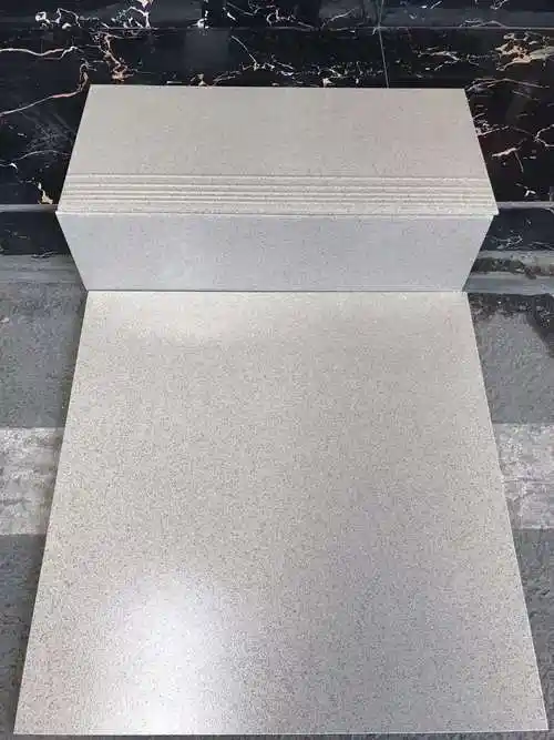 厂家 耐磨砖楼梯踏步瓷砖防滑耐磨通体楼梯踏步医院政府办公楼