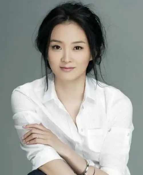 早年经历王艳写真1974年2月11日出生于山东省青岛市.