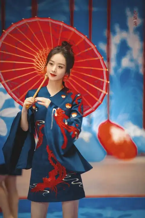 赵丽颖穿旗袍有多美扎高马尾演绎国风气质34岁大秀小蛮腰