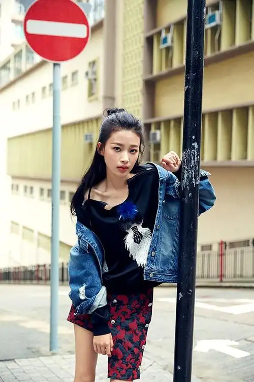 小花孙怡时尚街拍 造型多变鬼马精灵