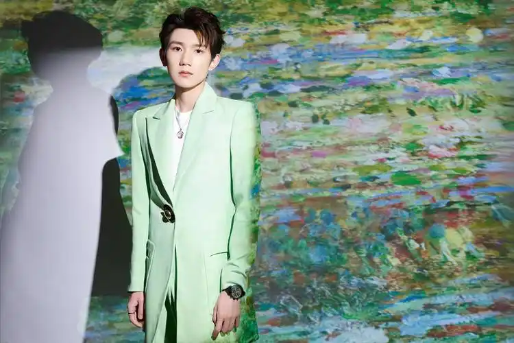 王源圣诞清新帅气写真