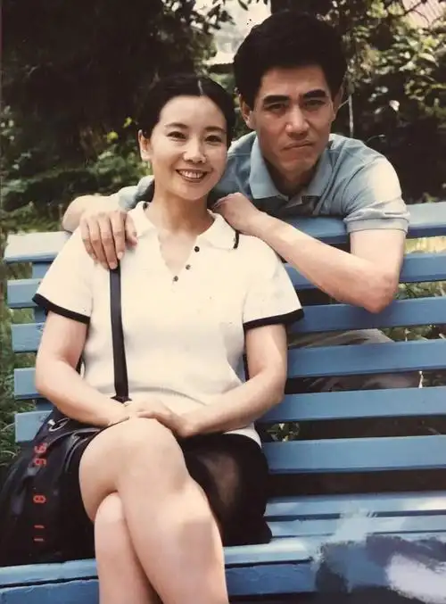 或许是因为婚姻的加持,陈宝国在婚后的第一年就接到了自己的第一部戏