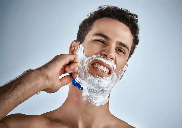 男性应避开哪些刮胡子误区?