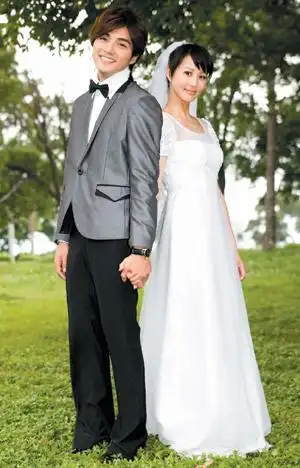 张钧宁(右)和贺军翔在《幸福最晴天》结婚