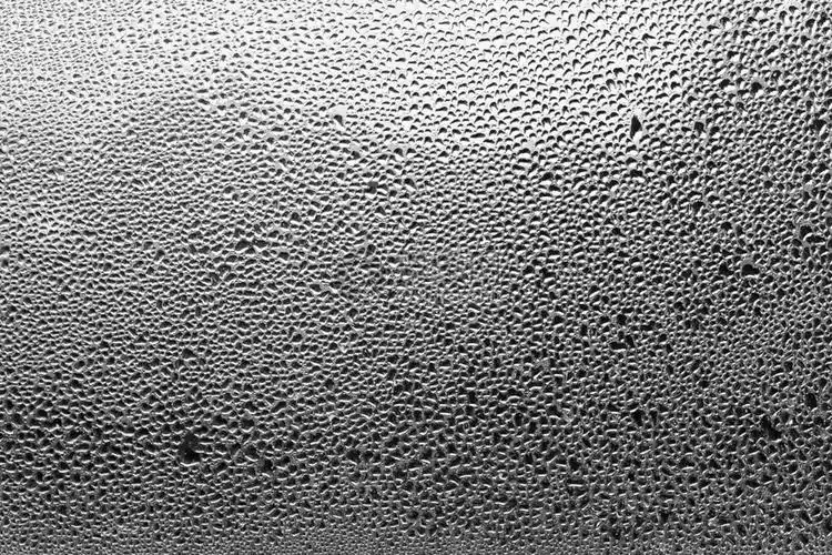 冷玻璃窗中的水蒸气冬季背景