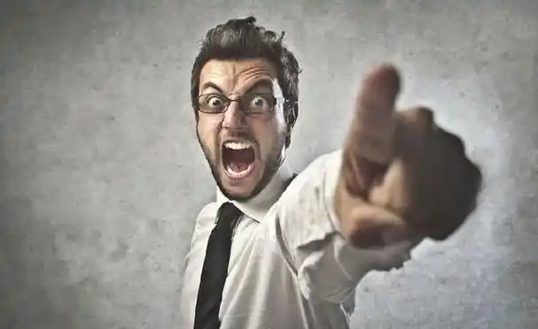 心理学家:脾气很暴躁,一点就炸,是无能的表现