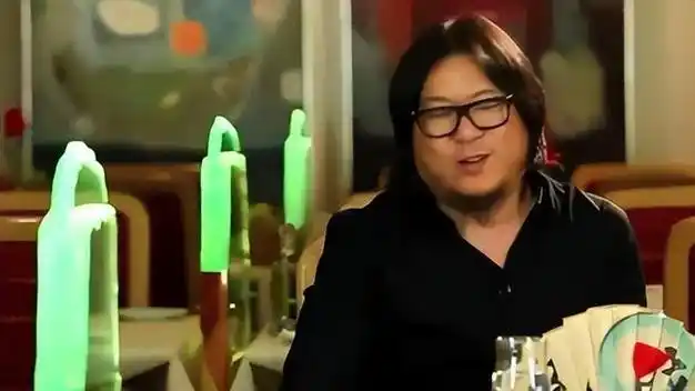 54岁高晓松照片曝光瘦身成功摘掉眼镜后网友嘲笑越改越丑