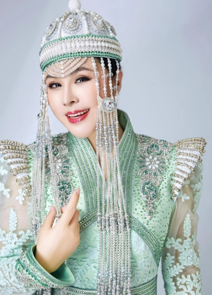 乌兰图雅与乌兰托娅傻傻分不清,同一天直播粉丝数量却大相径庭