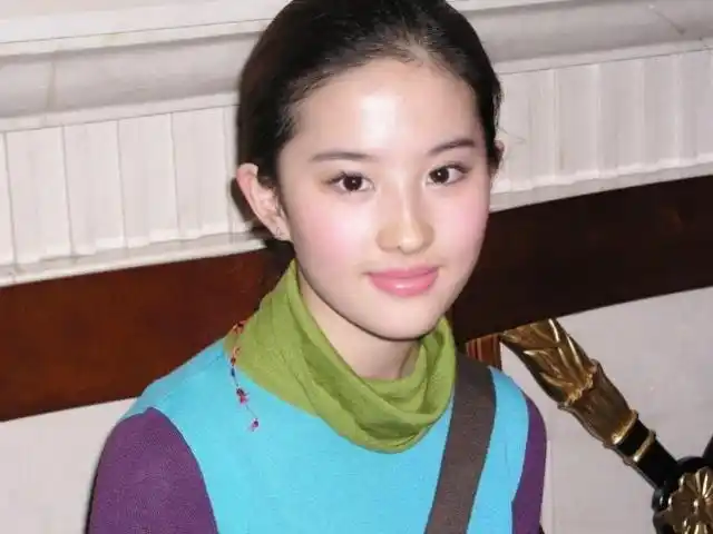 2003年,演员刘亦菲旧照.