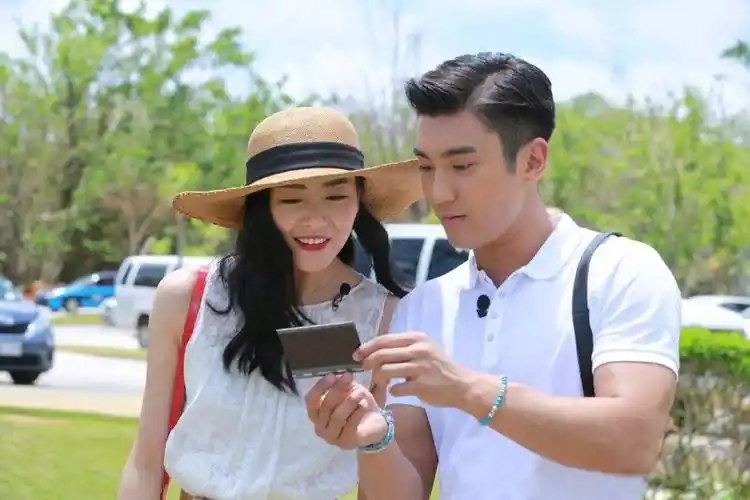 刘雯崔始源在一起就是爱情石榴夫妇