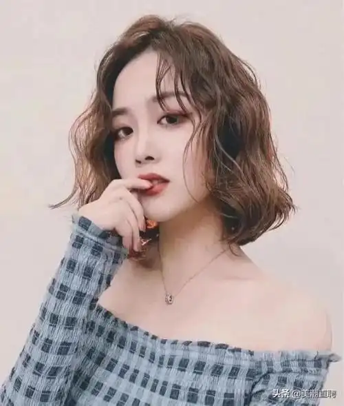中性风酷帅女生短发烫发5款韩式女生短发搭配