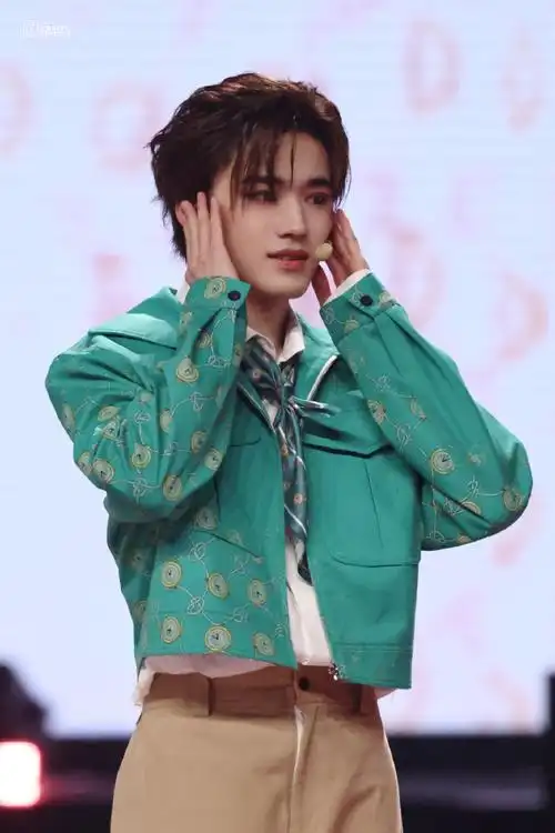 时代少年团今天换妆造了##宋亚轩大时代大背头造型##宋亚轩贺峻了说