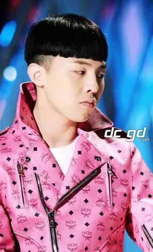 权志龙# 09年的锅盖头真可爱呐真是张张神颜~~~~连后脑勺也觉得萌ryy