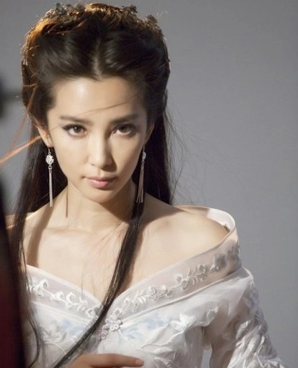 李冰冰白衣仙女造型,网友称该造型完爆陈妍希,呼吁她快去演小龙女.