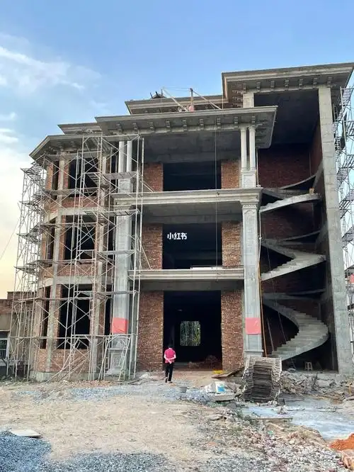 农村三层半自建房