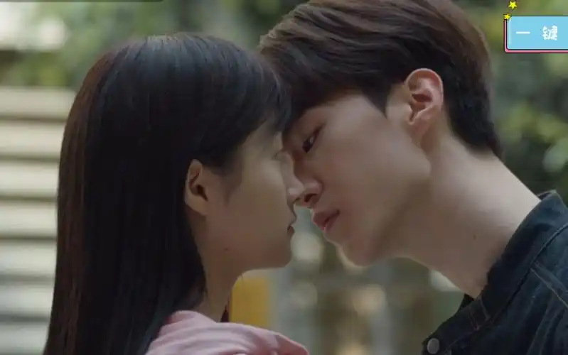 范丞丞和关晓彤吻戏合集,爱与不爱真的好明显!