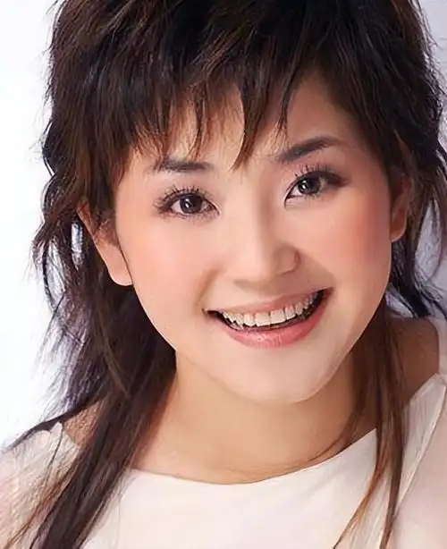 回顾从"央视一姐"到"查无此人",49岁的方琼,如今过得怎样?