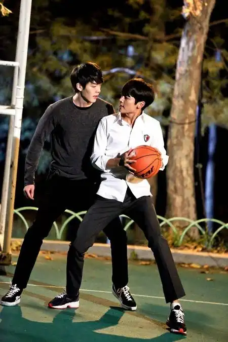 从模特儿转战戏剧圈制服系九头身美男金宇彬