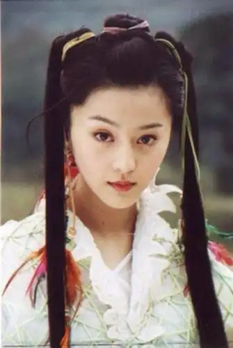 范冰冰36岁生日被求婚 范冰冰海量童年旧照开扒