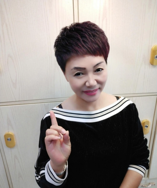 女人随着年龄的不短增长,发量也是逐渐变少了,这个时候40到60岁女性