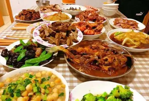 老蒙姐姐家的小年家宴,北京农村就这么吃,接地气的家常便饭,香