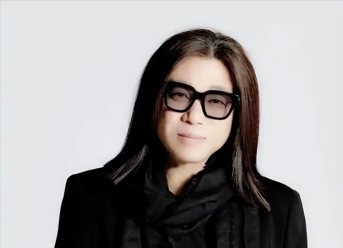 歌手郭峰:父亲家暴早逝,他托起了母亲的晚年,61岁仍孤身一人