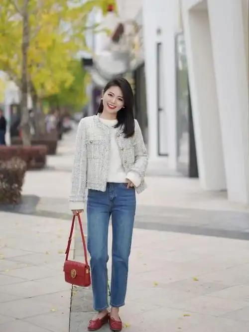 春季穿搭:建议牛仔裤配这5件上衣,洋气减龄不说,还提升气质