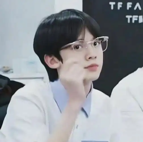 今天这一份的左航ω