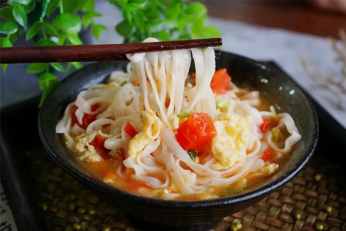 原创面条这样做,北方人从小吃到大,不用炒菜做卤,连吃一周不嫌多