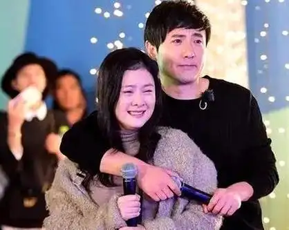 沈腾结婚8周年与妻儿温馨同框5岁儿子变小胖墩岳父岳母罕露面