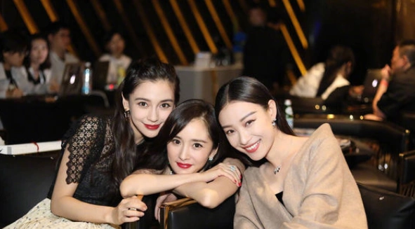 杨颖杨幂倪妮三人最新合照,哪个最漂亮?