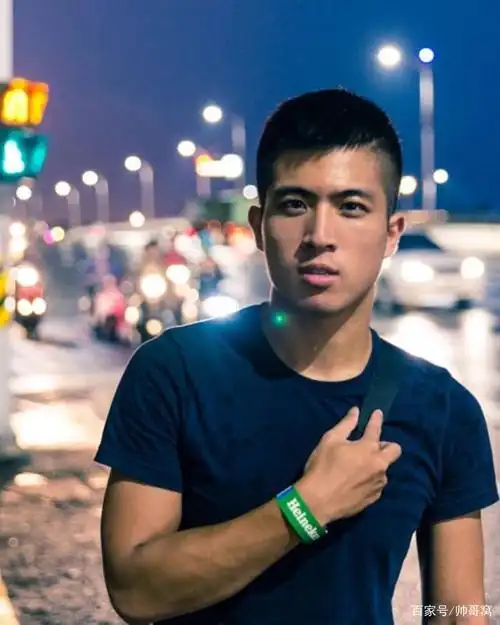 组图:男人味十足的台湾男生,留着寸发,爱好健身,荷尔蒙爆棚!