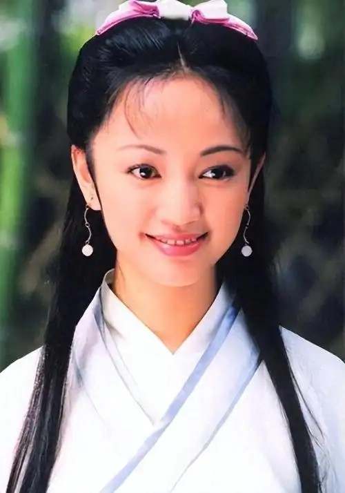 罗海琼卷发惹争议大度回应了她才是真正的松弛感美女