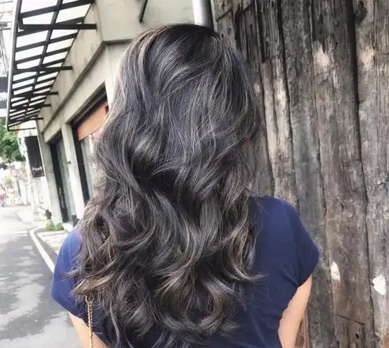 卷发发型女中长发背面