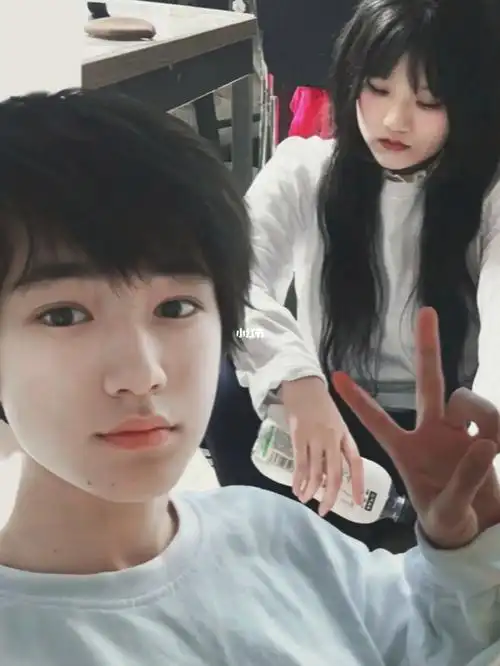 哈哈哈和亚轩的第一张合照#宋亚轩