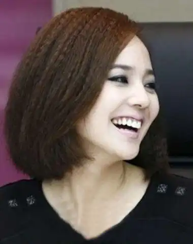 偏分内扣 波波头玉米须烫发发型