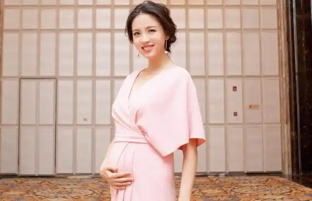 盘点女明星怀孕的真实照片最后一个像大妈真的是服到不行