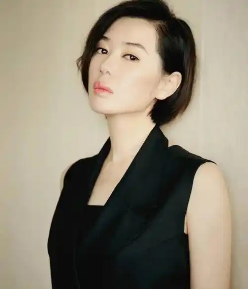 47岁余男,性感迷人的演技派!_观众_角色_成功