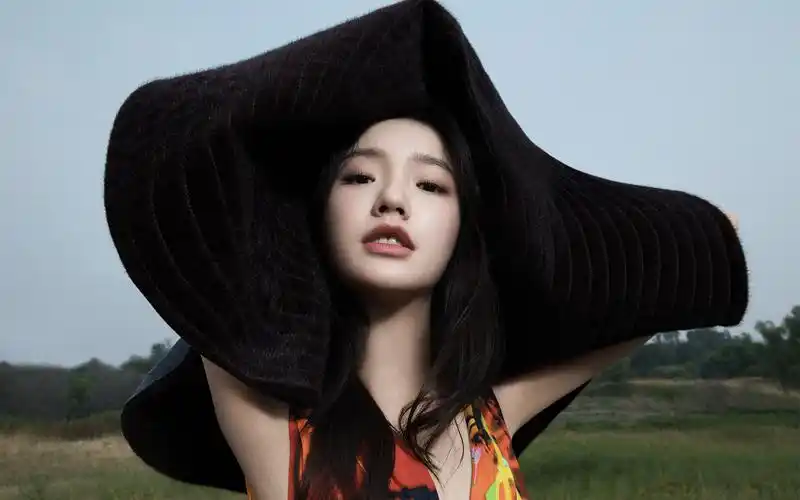 林允复古少女感高清桌面壁纸