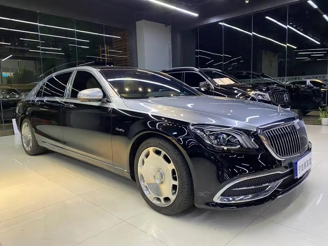 奔驰迈巴赫s级s450   20年迈巴赫s450l 一手全程4s维保,双拼色车膜车
