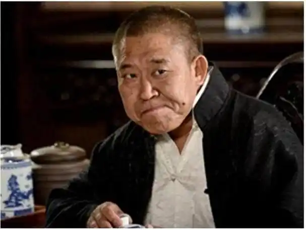 娱乐圈这5位丑男演员,娶的老婆个个貌美如花