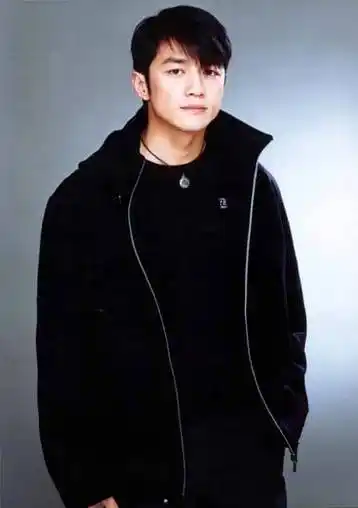 网友考古李亚鹏中戏学生照 青涩帅气神采飞扬_时期_娱乐