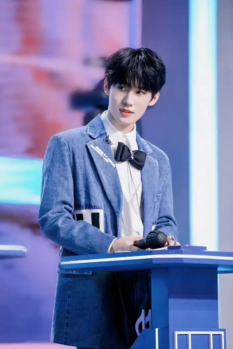 是张张小王子啊00 狠狠期待住了家人们!#张真源 #夏日 - 抖音