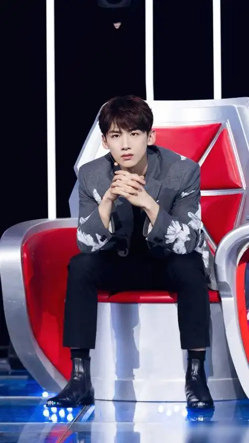 演员白敬亭,英俊帅气,自律上进的小哥哥,来看帅照