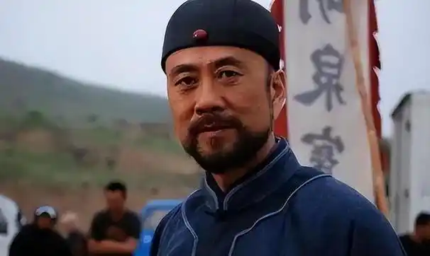 别说马卫军真的很适合当演员,虽然在首次登台之前并没有接受过系统和