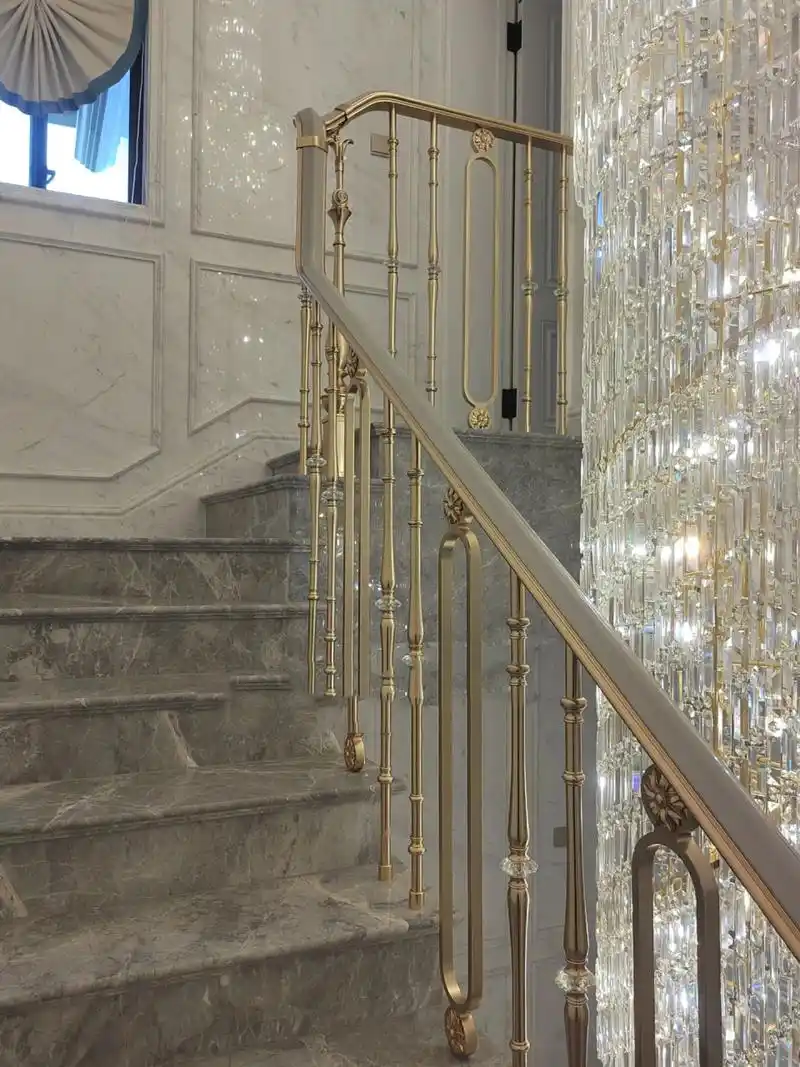 法式轻奢现代风格金属楼梯栏杆扶手设计