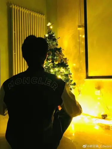 赖冠霖分享200112赖冠霖背影杀合集分享帅气小赖值得世界温柔以待