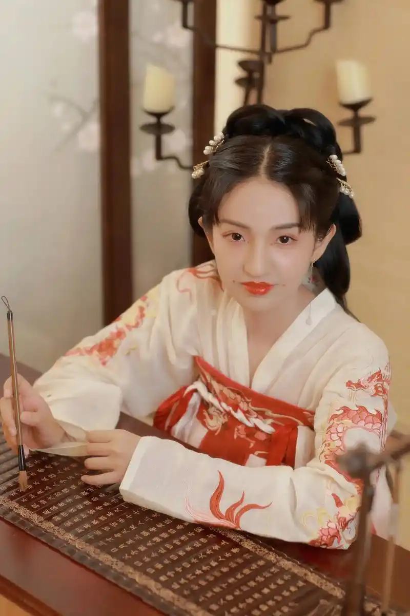 古风 #汉服 #国风古韵 #原来穿上古装也可以这么美 - 抖音