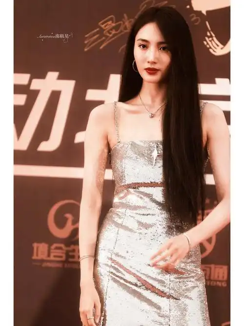 王紫璇有红毯定海神针那味儿了